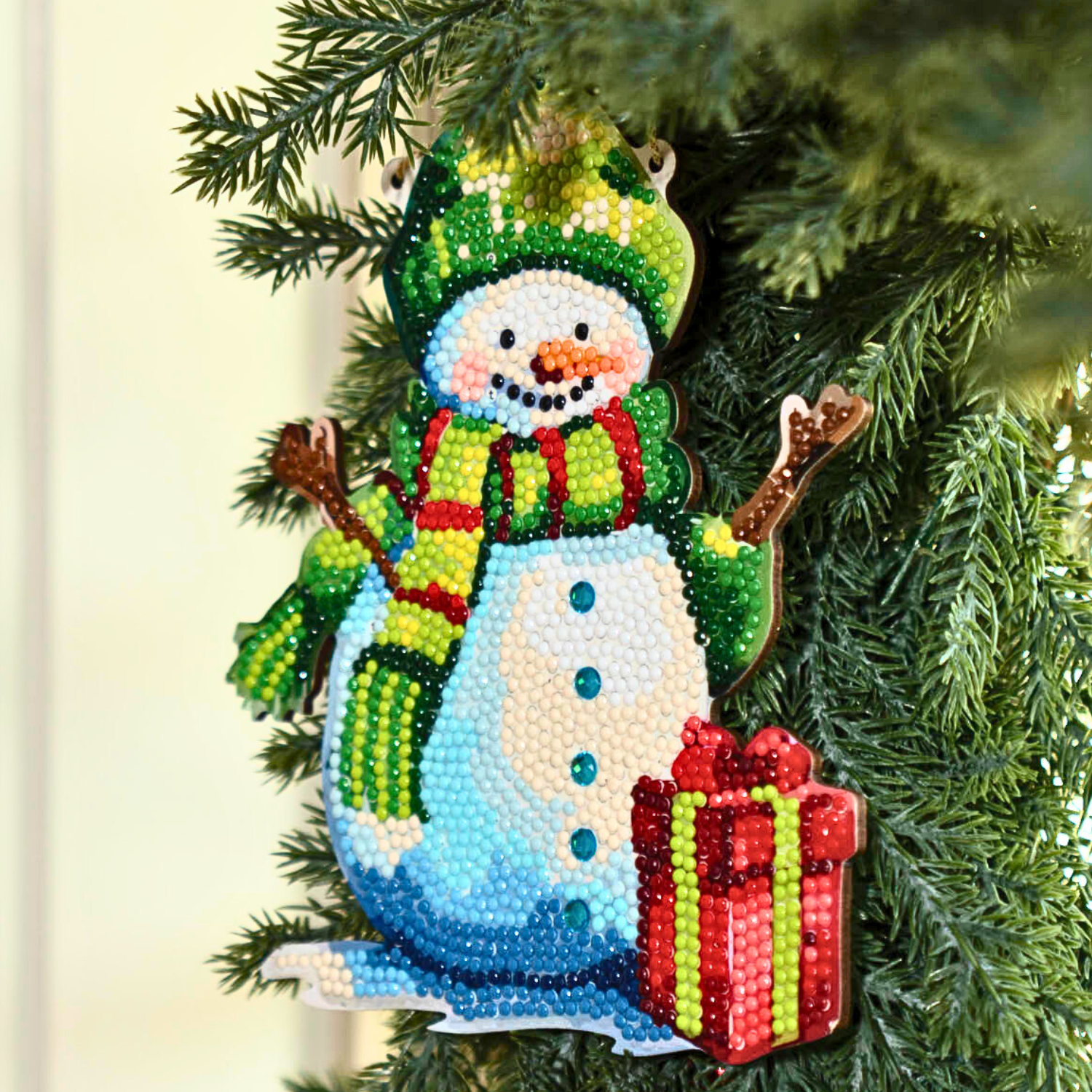Frosty Friend Wall Hanging Diamond Painting Kit | Diamond Dotz