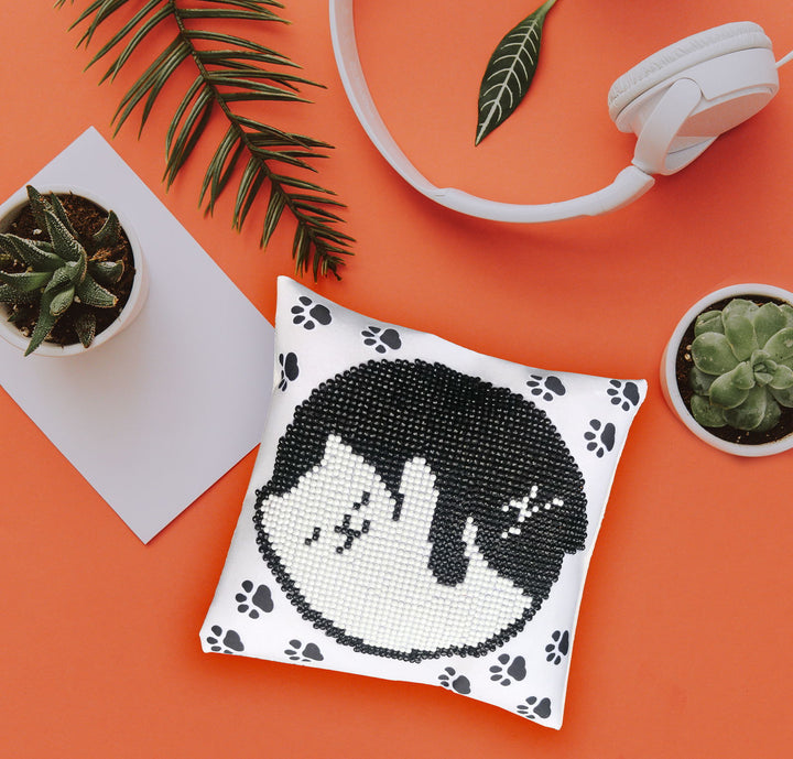 Diamond Dotz Kitty Glow Mini Pillow - 7.1 x 7.1 in